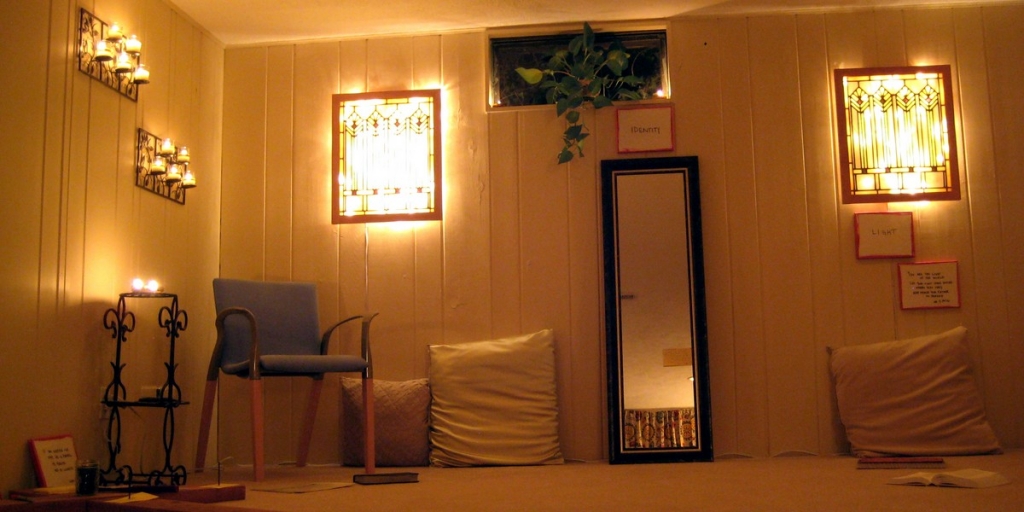 Comment organiser et décorer une salle de prière ? Chrétiens lifestyle